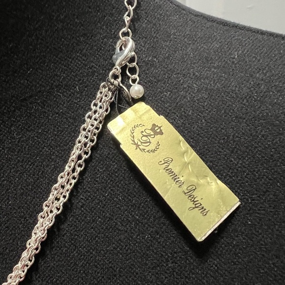 VINTAGE Premier Designs Silver-Tone Leaf and Pearl Multi-Strand Necklace NWT - Picture 3 of 4